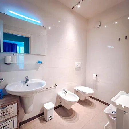 Mare45 - 10 Minutes Walk From The With One Private Ombrella And Three Sun-beds شقة