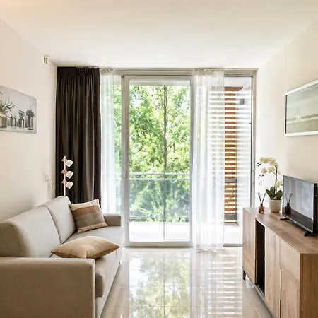 Apartman Mare45 - 10 Minutes Walk From The With One Private Ombrella And Three Sun-beds Eraclea Mare