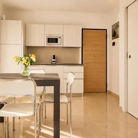 Apartamento Mare45 - 10 Minutes Walk From The With One Private Ombrella And Three Sun-beds *